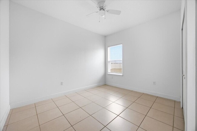 Building Photo - Stunning 4-Bedroom, 2-Bath Home in Poinciana with Modern Upgrades