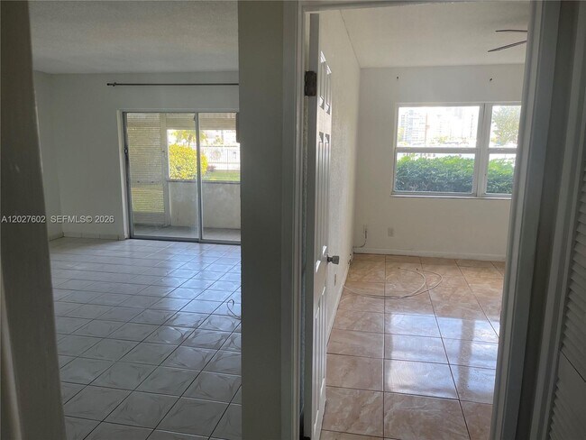 Building Photo - 450 Golden Isles Dr