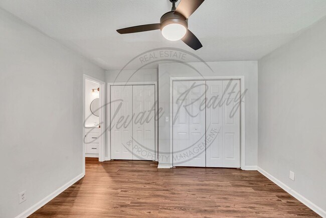 Building Photo - Spring Special (1/2 OFF 1st Month Rent): First Floor One Bedroom Updated Apartment with Laundry H...