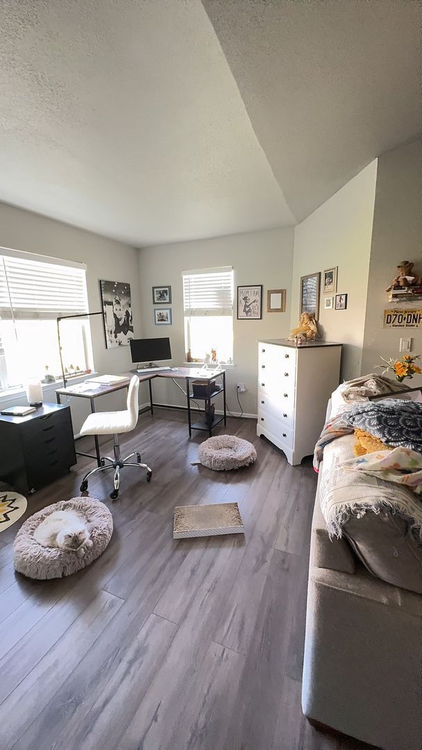Building Photo - Beautifully  3-bedroom, 2-bath unit located in the desirable Venetian Palms community in Fort Mye...