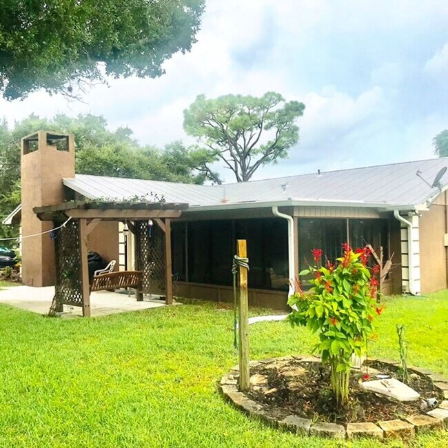 Building Photo - 3/2.5 in Sebastian FL