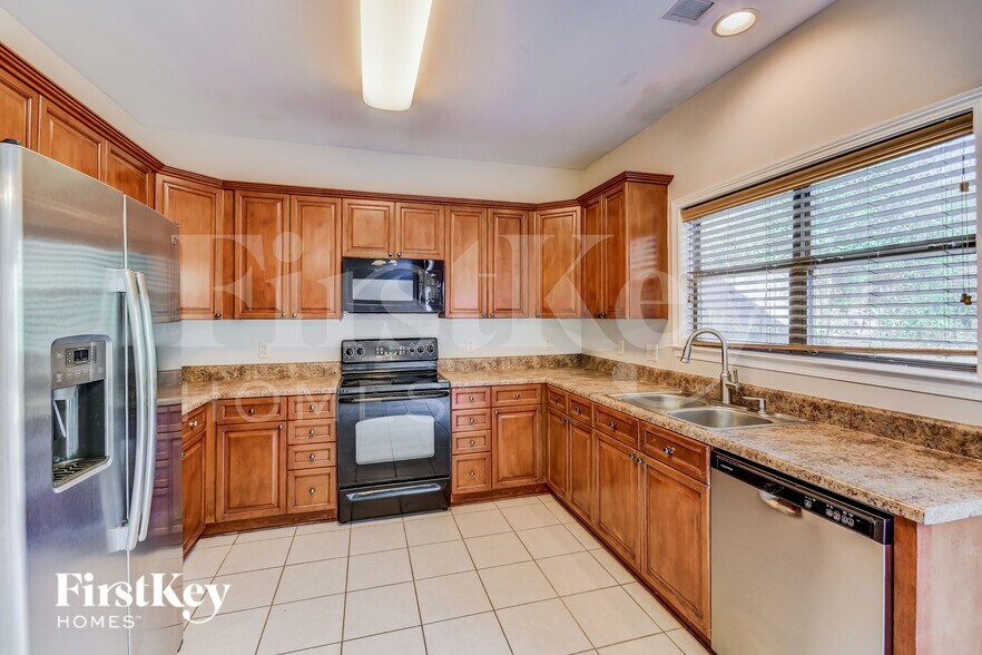 Building Photo - 753 Forest Lakes Dr