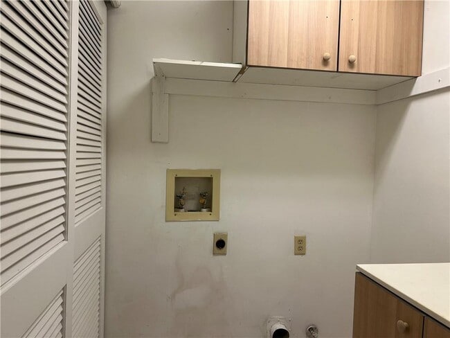 Building Photo - 1648 Raleigh Cir