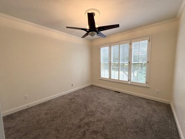 Building Photo - 403 Dogwood Way