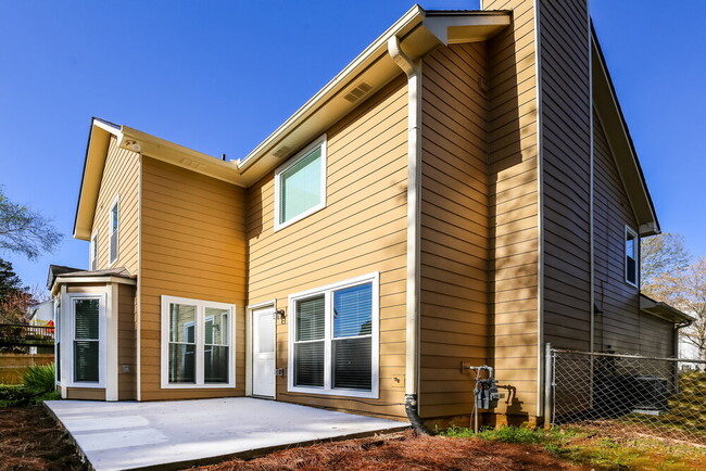 Building Photo - 655 Suwanee Lakes Cir NW