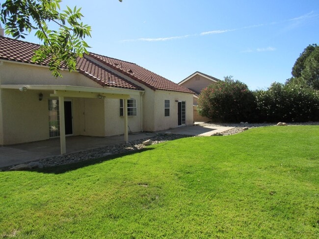 Building Photo - Quartz Hill Single Story Home (TENANT OCCUPIED - DO NOT DISTURB OCCUPANTS)