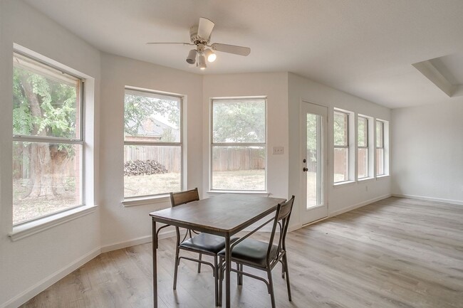 Building Photo - 1512 Clover Ln