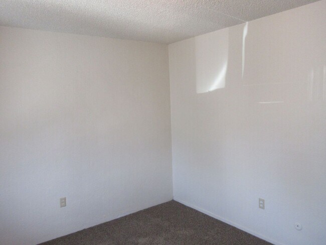 Building Photo - 1803 S Gillette Ave