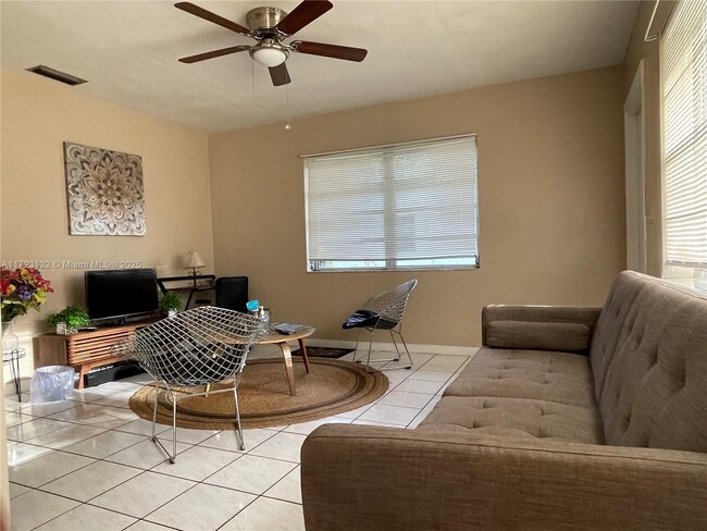 Primary Photo - 10839 NE 2nd Pl