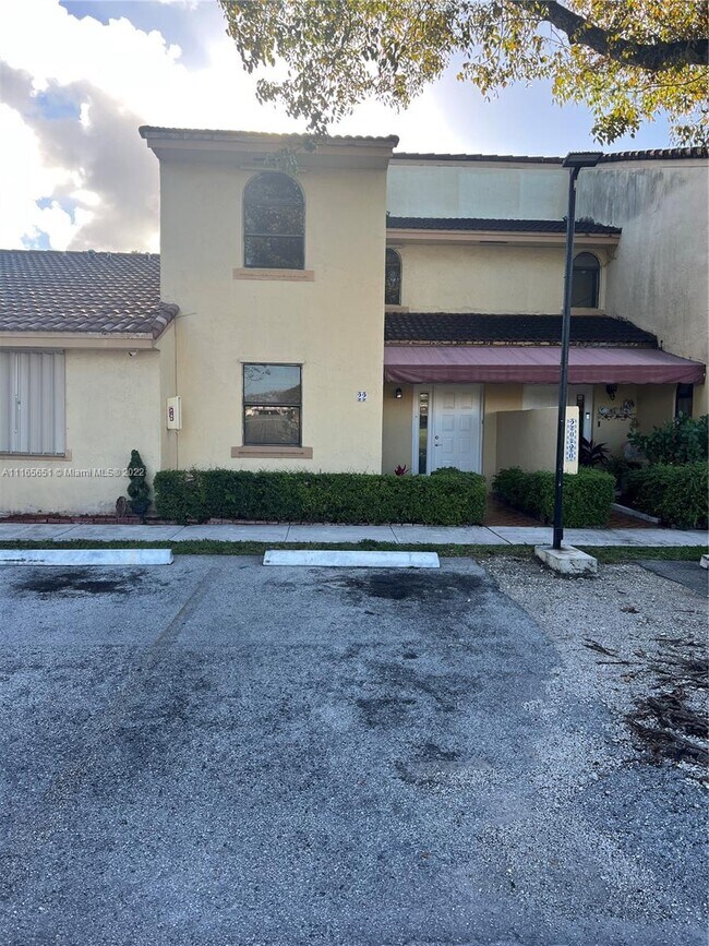 Building Photo - 2050 SW 122nd Ave