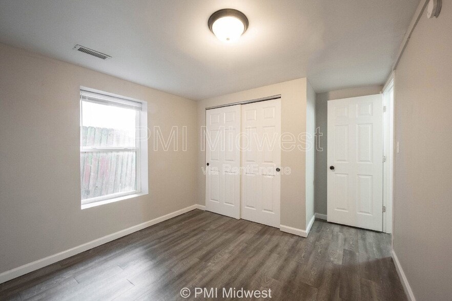 Building Photo - 955 N Traub Ave