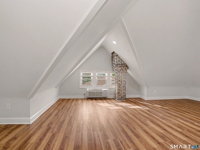 Building Photo - 156 Hawthorne Ave
