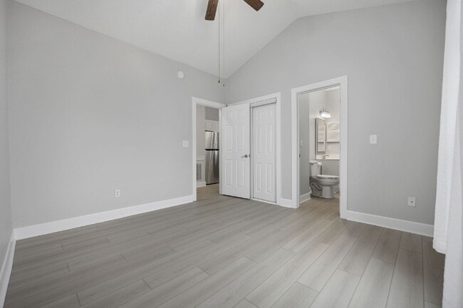Building Photo - 1 Bedroom Condo in Myrtle Beach with Elevator