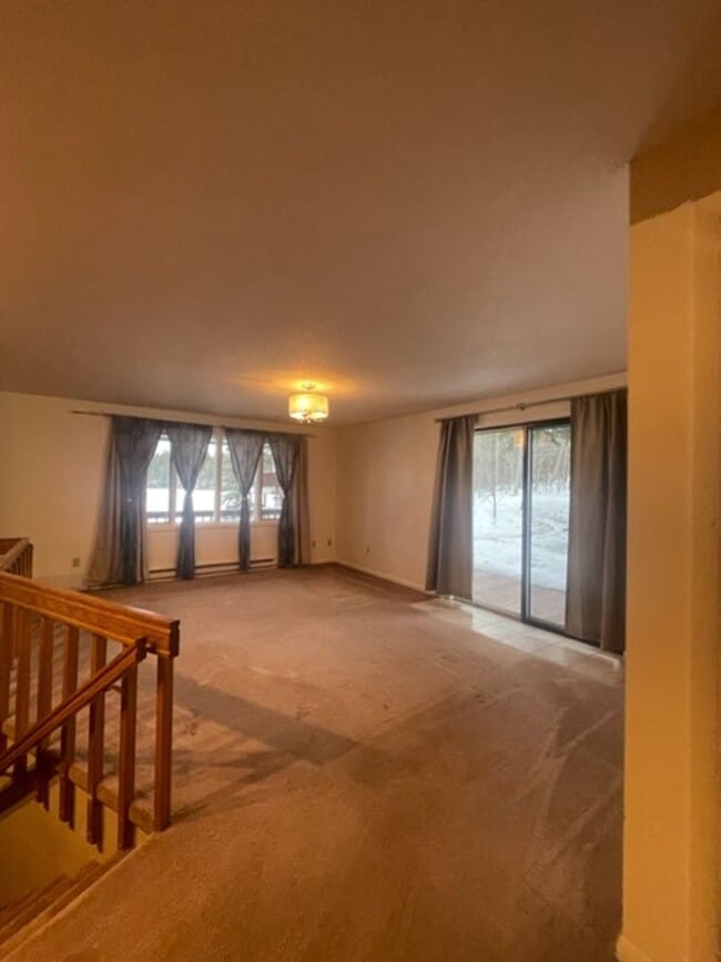 Building Photo - Long Term Rental on Lake Five!