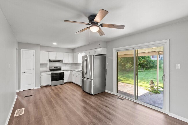 Building Photo - 610 Greenbriar Dr