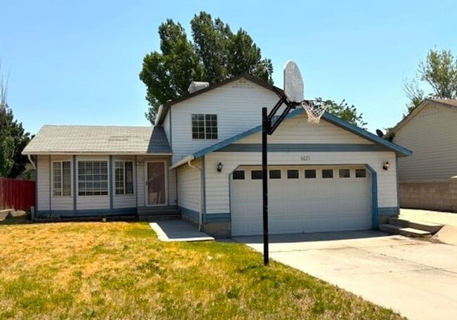 Building Photo - 3 Bedroom / 2 Bath Home in Kearns!