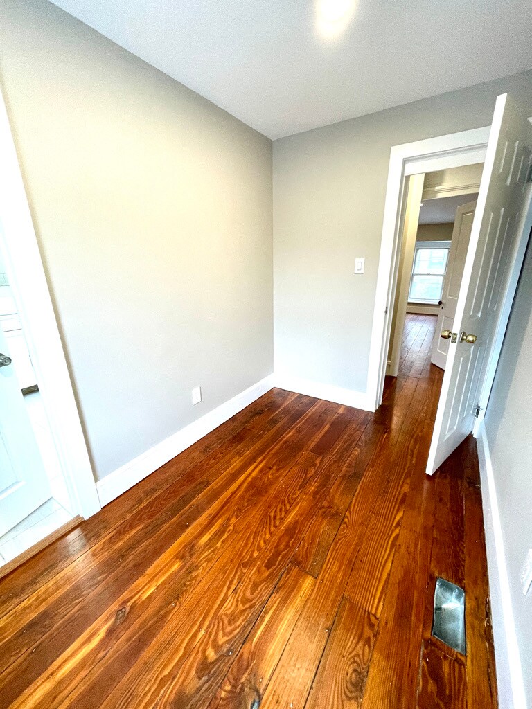 master suite bedroom - 4680 Umbria St