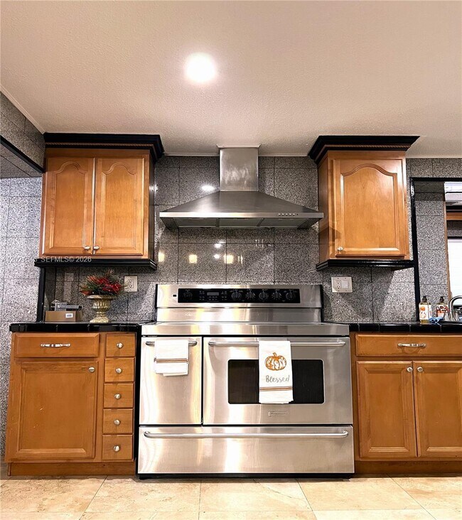 Building Photo - 15540 SW 156th Ave