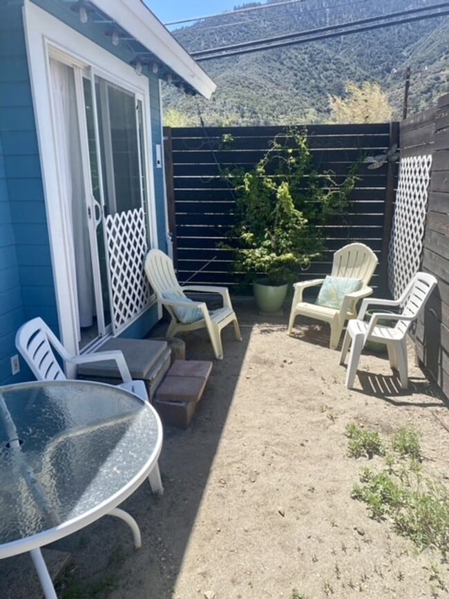 Building Photo - Charming 3-Bedroom Cottage with Fenced Yard & Fireplace in the Heart of Frazier Park