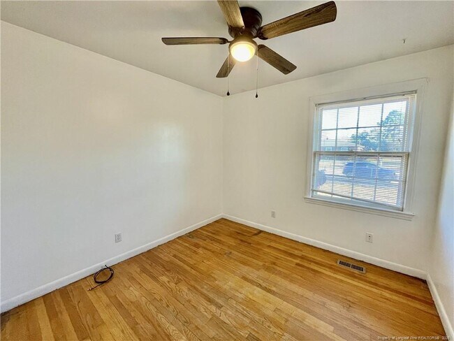 Building Photo - 3522 Thomas Dr