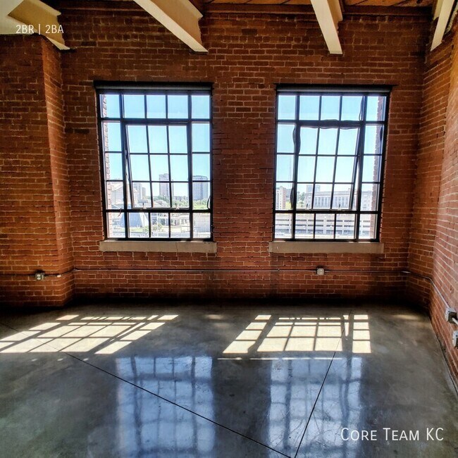 Building Photo - 382 W 22nd St