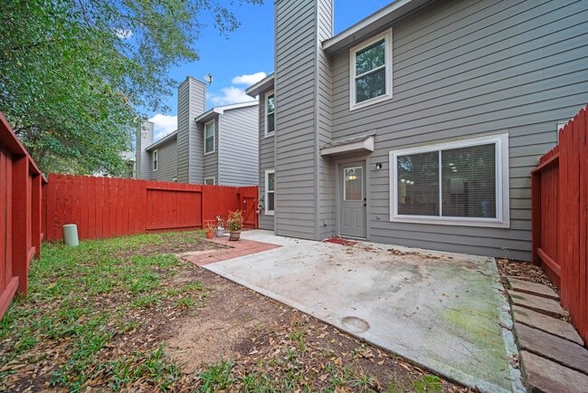 Building Photo - 123 N Villa Oaks Dr