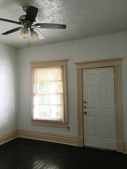 Building Photo - 4710 Reiger Ave