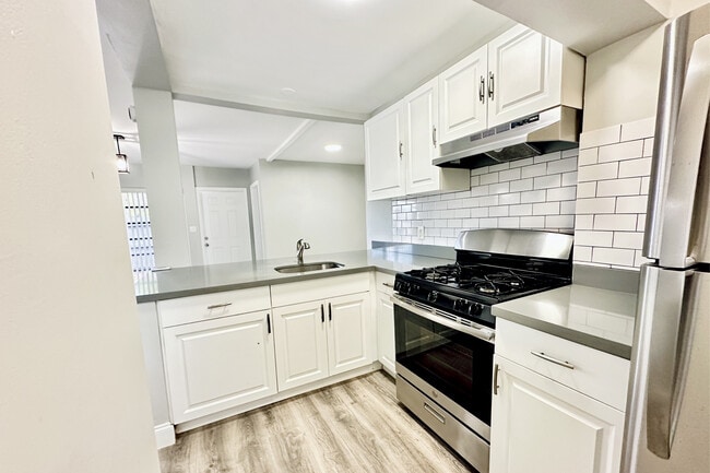 Building Photo - 817 NE 19th Avenue