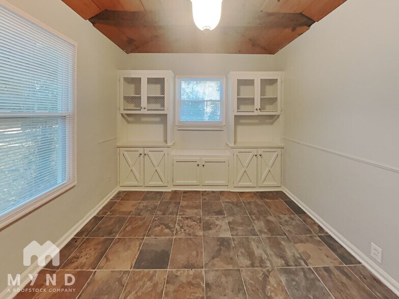 Building Photo - 137 Roebuck Dr