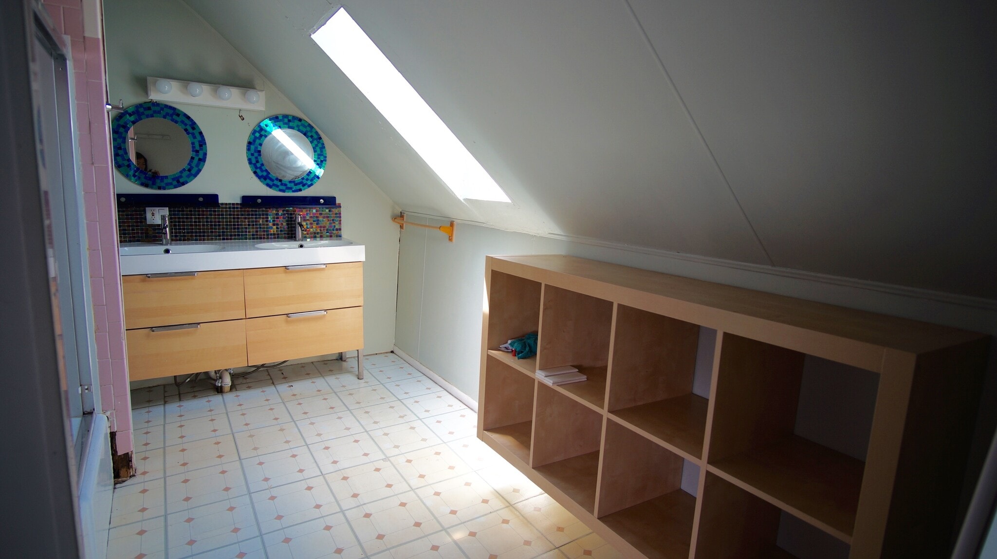 Building Photo - 48 America St