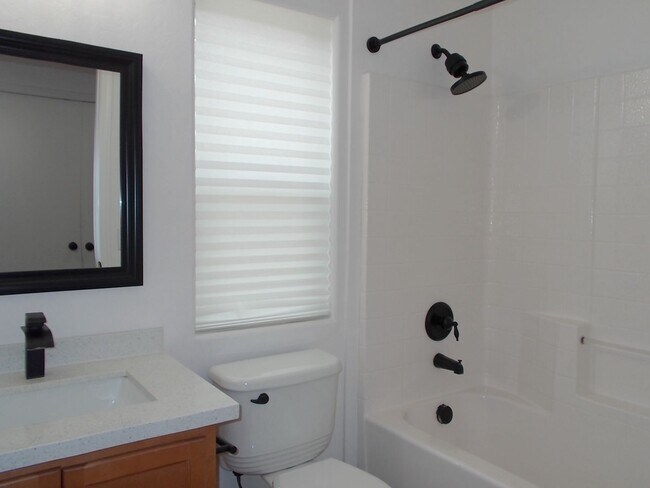 Building Photo - Spacious 3-Bed, 2.5-Bath in Las Vegas!