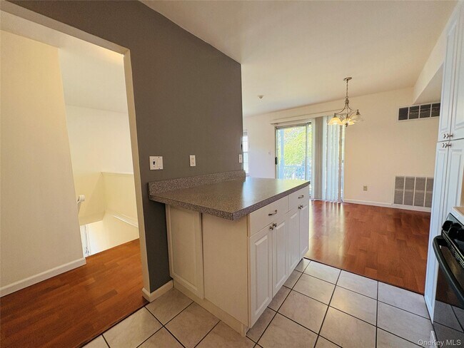 Building Photo - 254 Fairview Cir