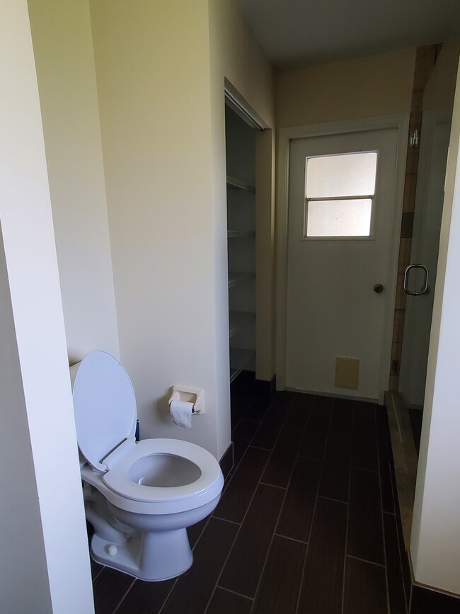 Master Bathroom - 1250 Primrose Ln