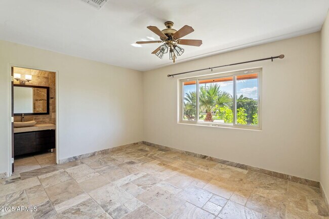 Building Photo - 5310 E Camelback Rd