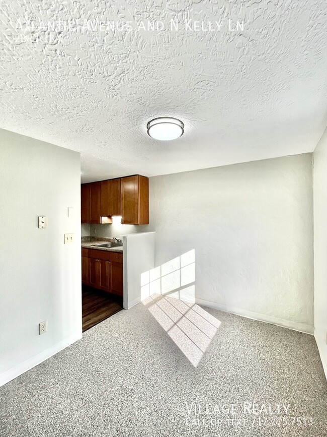 Building Photo - Newly-remodeled! Affordable 2-bed in Red L...