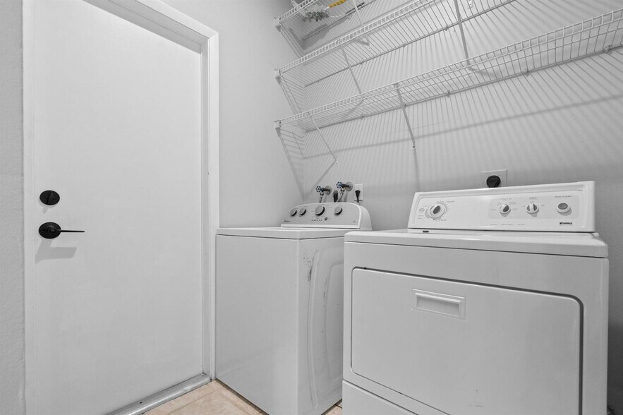 Building Photo - 4319 Greenbriar Ln