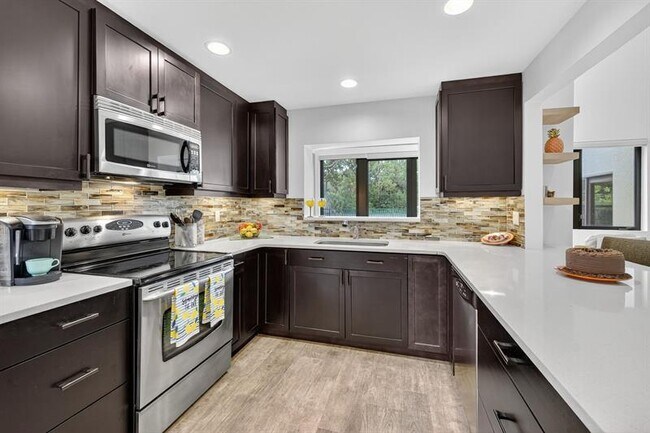 Building Photo - 2801 DC Country Club Boulevard