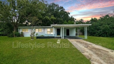 Building Photo - 804 La Marche Dr