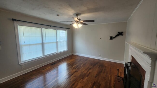 Building Photo - 1211 Sunset Ave