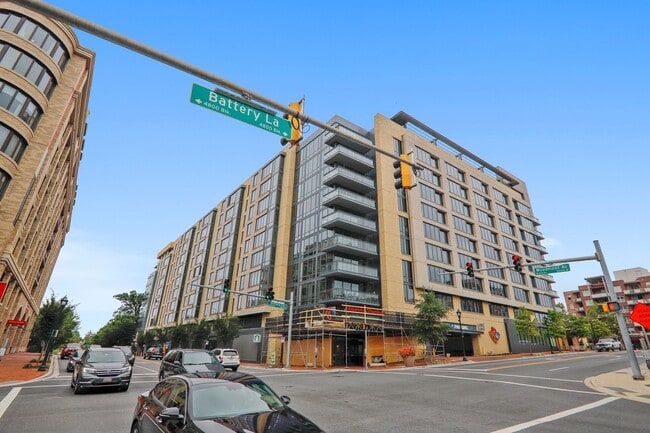 Building Photo - Lovely 3br/3ba home minutes from Downtown ...