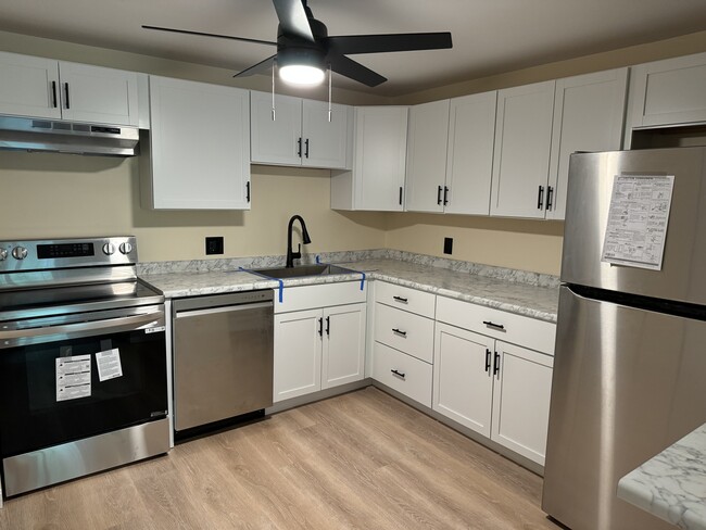 Building Photo - 403 White Cedar Blvd