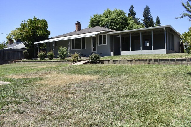 Building Photo - 5150 Oak Leaf Ave