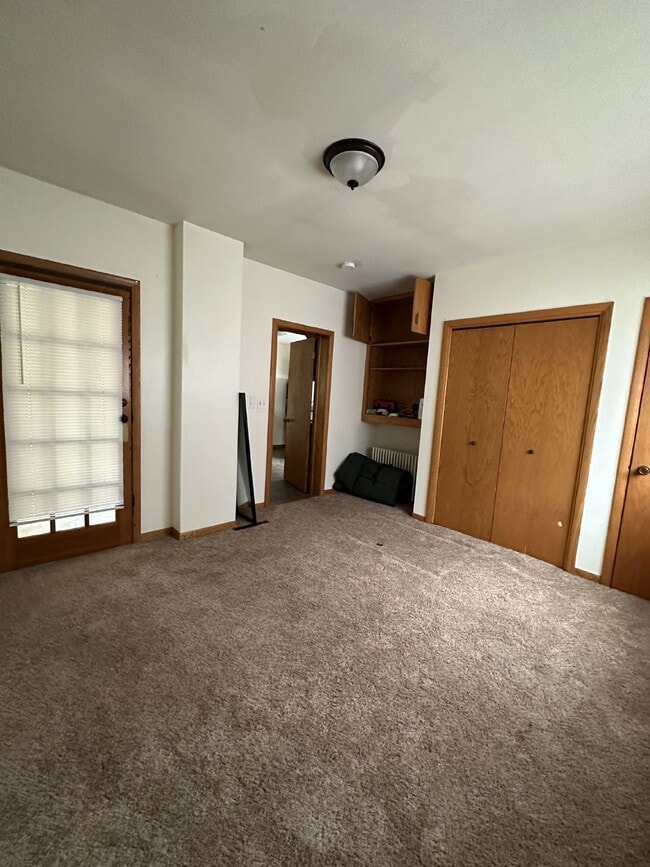 Building Photo - Exciting 4 Bed 1 Bath close to UWEC!