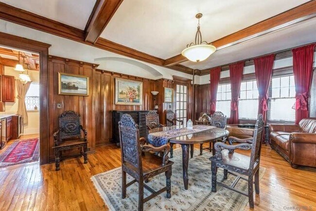 Building Photo - 161 W Beech St