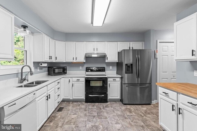 Building Photo - 22045 Clipper Dr