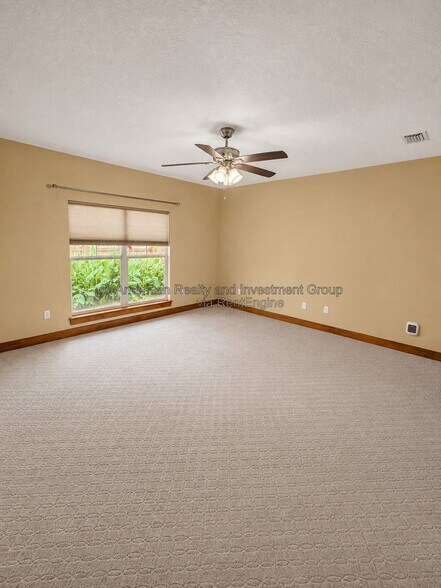 Building Photo - 612 Lombard Cir