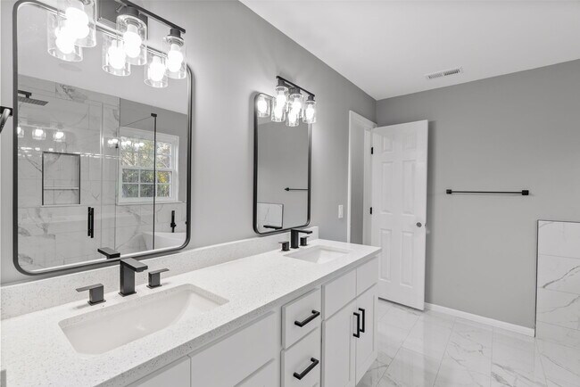 Building Photo - 1917 Grove Point Ct