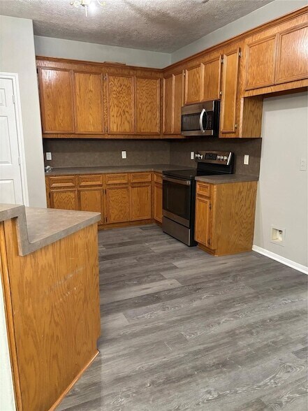 Building Photo - 211 Oaks Grande Dr