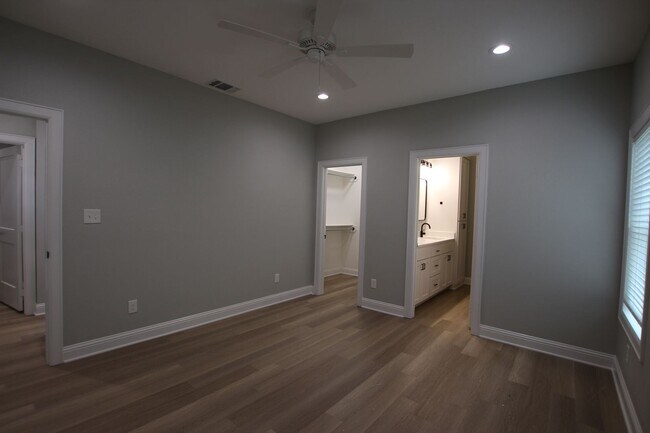 Building Photo - Coming Soon! 3 Bed 2 Bath Town Home in Tyler, Tx!
