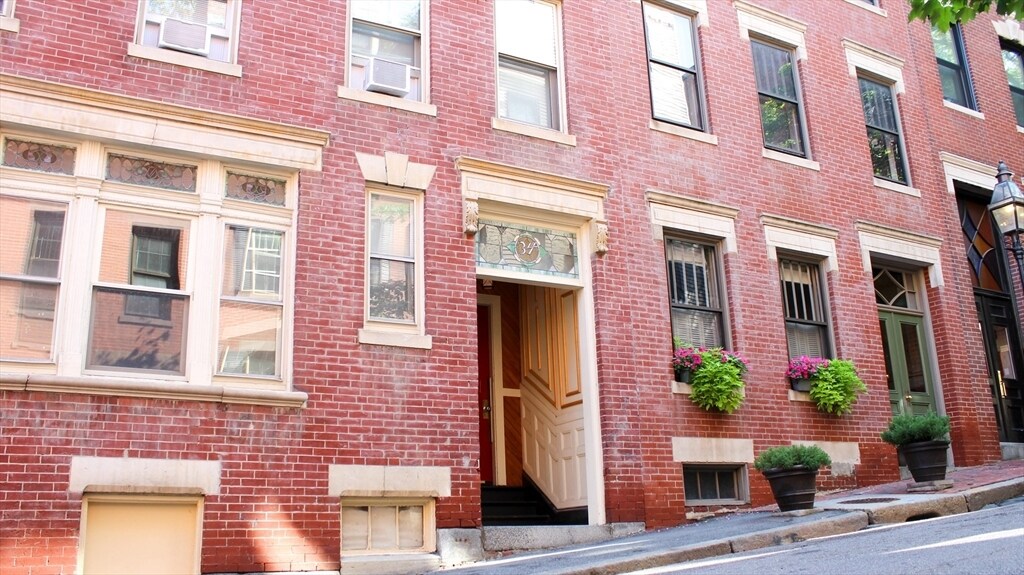 Building Photo - 34 S Russell St